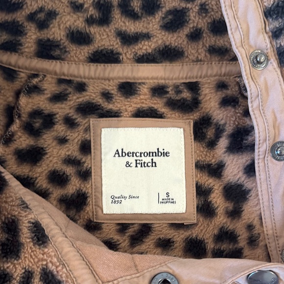 Abercrombie Leopard Print pullover - Picture 2 of 8
